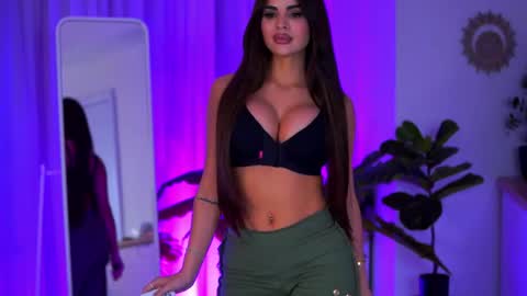 IsaBella online show from May 5, 7:39 pm