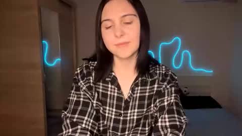 Emi online show from February 10, 4:43 pm