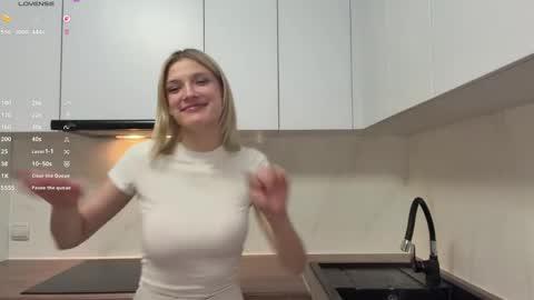 Caroline online show from May 12, 4:24 pm
