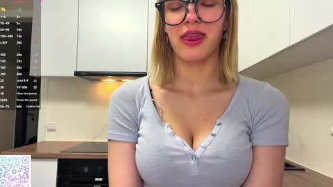 Caroline online show from May 26, 3:33 pm