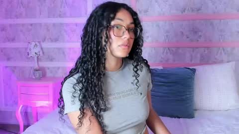 Ari online show from May 11, 4:04 pm