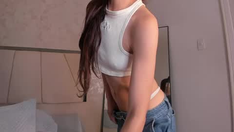 Ari Wilde online show from May 11, 2:45 pm