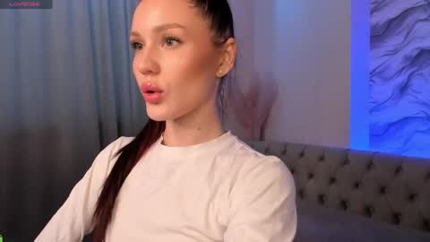 aria_mila online show from May 11, 5:42 am