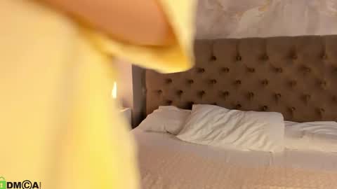 aria_mila online show from May 18, 2:54 am