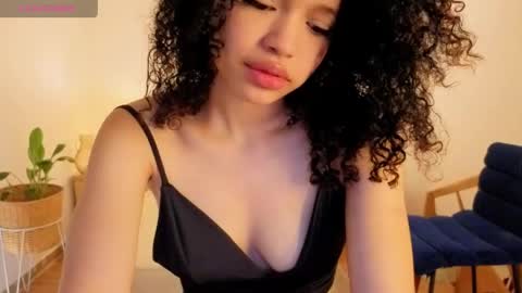 ariaa_23 online show from May 7, 1:04 pm