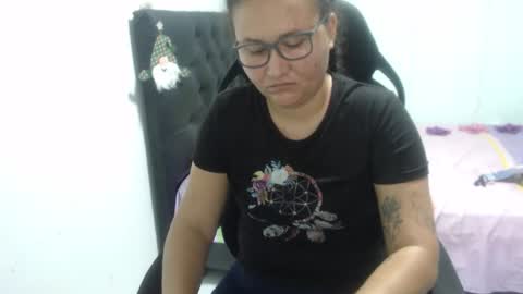 ...Ariana... online show from November 19, 6:52 pm