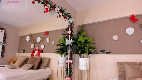 Aria Foster online show from December 19, 4:27 am