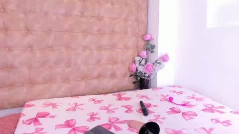  ARIANA MORELLY online show from July 13, 12:06 pm