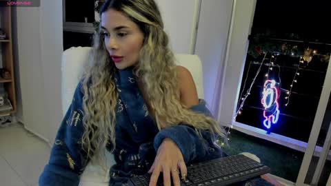 Snapshot of ariana_valdirii chatting on December 19, 11:35 pm cristina online show from December 19, 11:35 pm