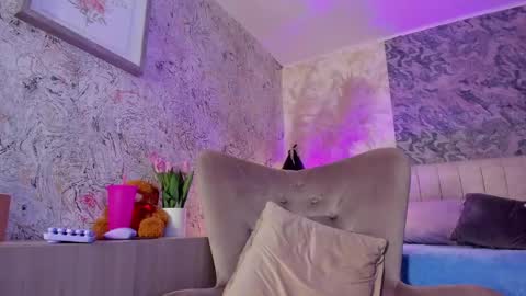 Arianna Collins online show from May 8, 1:03 pm