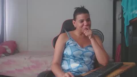 ariannaloovel online show from May 4, 9:40 pm