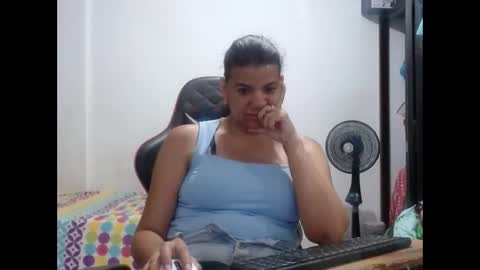 ariannaloovel online show from May 27, 12:10 am