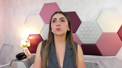 aria online show from May 29, 6:28 pm