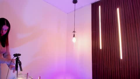  Arianna  online show from April 1, 1:41 pm