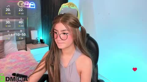 Ari  online show from April 7, 8:55 pm