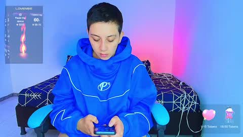 Snapshot of arontroy_wi chatting on January 26, 6:06 pm noah and ivy online show from January 26, 6:06 pm