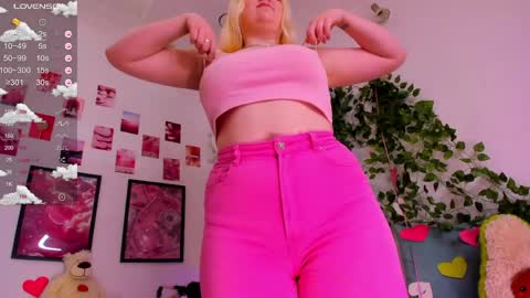 art_lovee_ online show from March 28, 1:16 am