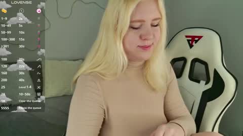 art_lovee_ online show from April 6, 1:49 am