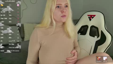 art_lovee_ online show from April 6, 4:46 am