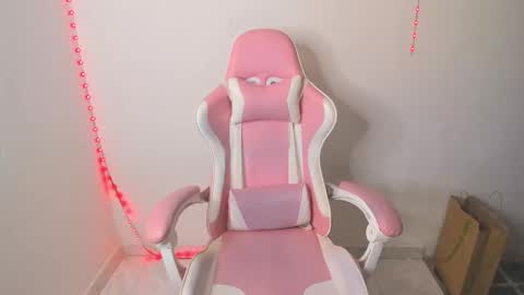 Val online show from February 25, 8:07 pm