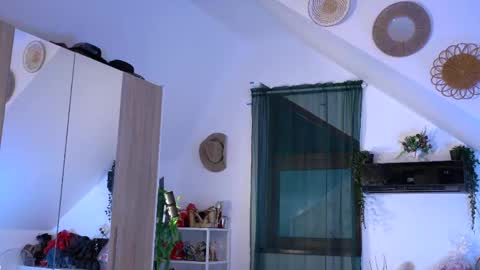 Amalia online show from May 22, 3:04 am