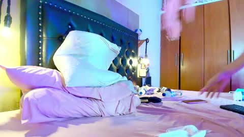 ary online show from April 9, 11:32 pm