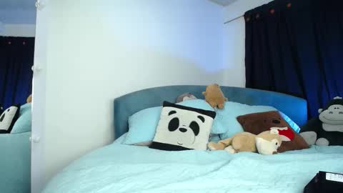 Snapshot of aschly_moon chatting on September 9, 1:33 pm  Aschly  online show from September 9, 1:33 pm