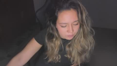 ash_smith1 online show from February 24, 10:52 pm