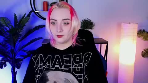 Snapshot of asheluck chatting on February 9, 5:01 pm AshleyAshe online show from February 9, 5:01 pm