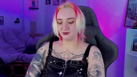 Snapshot of asheluck chatting on February 12, 5:48 pm AshleyAshe online show from February 12, 5:48 pm
