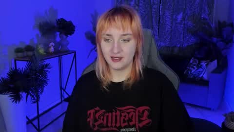 Snapshot of asheluck chatting on September 19, 2:32 am AshleyAshe online show from September 19, 2:32 am