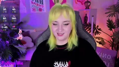 Snapshot of asheluck chatting on September 28, 2:18 am AshleyAshe online show from September 28, 2:18 am