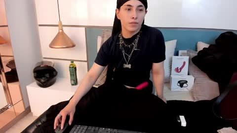 Ashkoreh online show from May 7, 9:18 pm