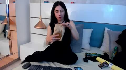 Ashkoreh online show from January 18, 6:37 pm