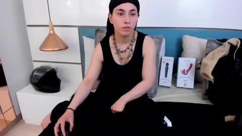 Ashkoreh online show from May 2, 7:50 pm