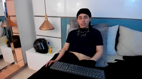Ashkoreh online show from May 12, 9:10 pm