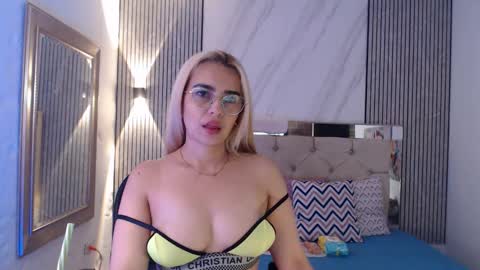 ashley__tylor online show from March 21, 3:33 am