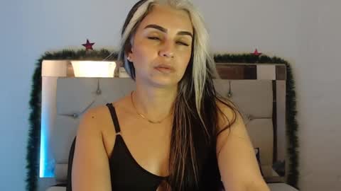 ashley__tylor online show from December 14, 8:45 am