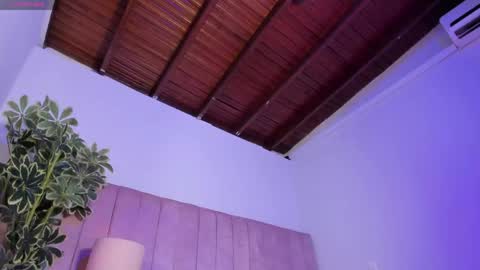 ashley_beaomunt online show from May 5, 8:01 pm