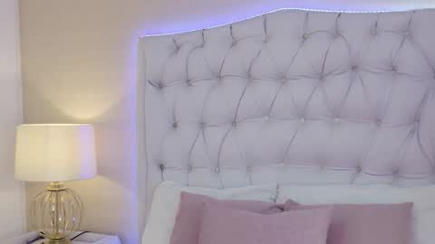 AshleyRoberh online show from December 1, 8:00 pm