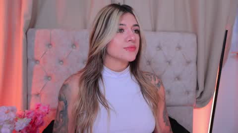 Ashley Lauren online show from December 29, 3:54 am