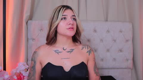 Ashley Lauren online show from December 28, 7:11 am
