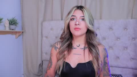 Ashley Lauren online show from December 16, 4:02 am
