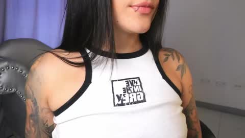 Ashley Lauren online show from May 25, 9:03 pm