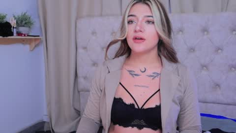 Ashley Lauren online show from December 19, 4:02 am