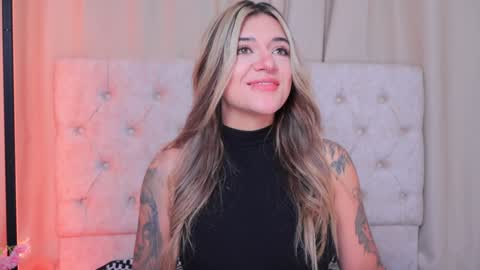 Ashley Lauren online show from December 20, 3:58 am