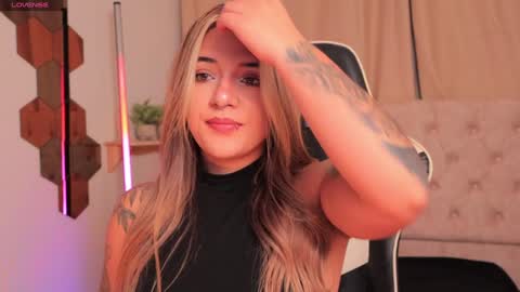 Ashley Lauren online show from December 4, 3:48 am