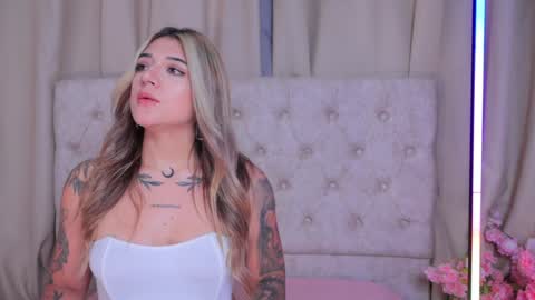 Ashley Lauren online show from December 15, 3:56 am