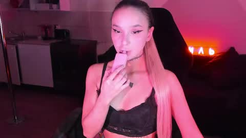 Mila online show from May 19, 4:52 am