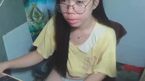 Snapshot of asian_rhean chatting on March 2, 3:45 am Rhean online show from March 2, 3:45 am